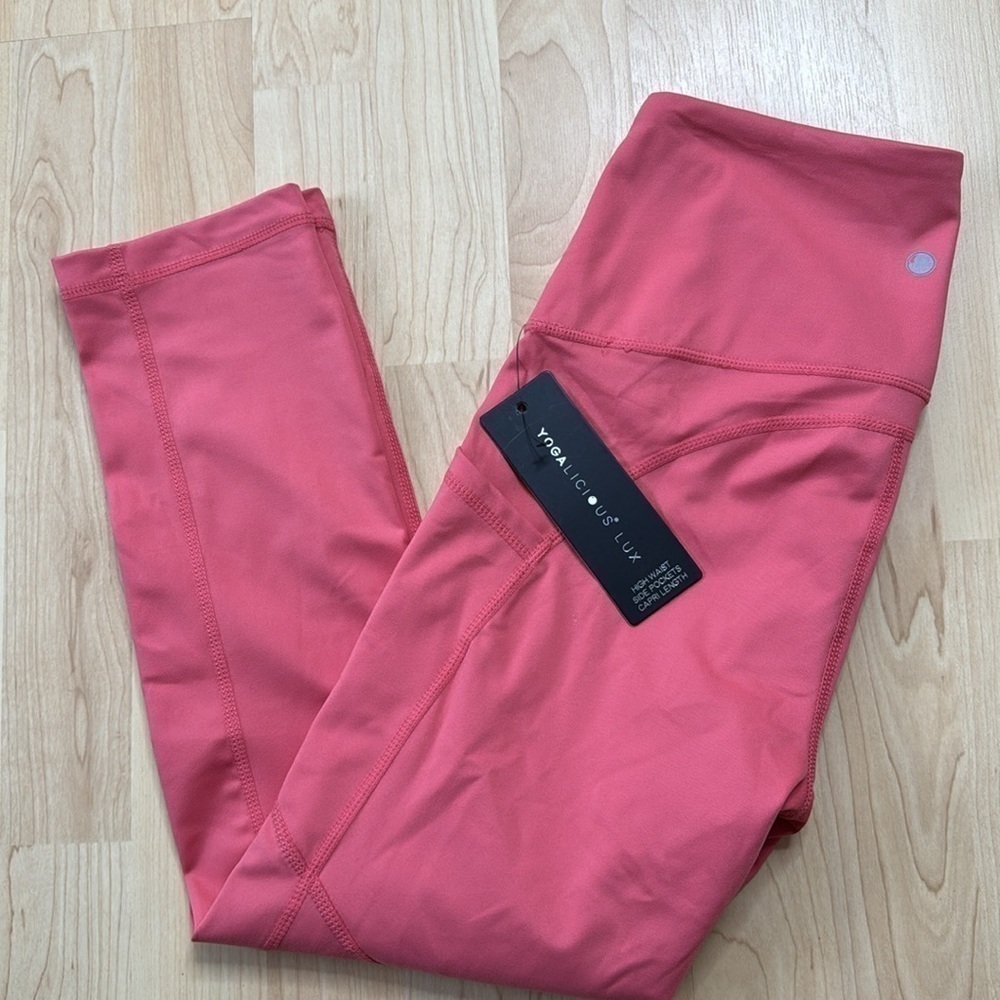 NWT Yogalicious Lux Phone Pocket Crop Athletic Pants Small